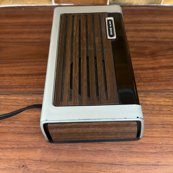 Vintage Cosmo LED Digital Alarm Clock Model E-701 - Picture 7 of 11